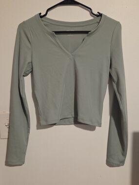 Hollister Sage Ribbed V-Neck Long Sleeve Crop Top